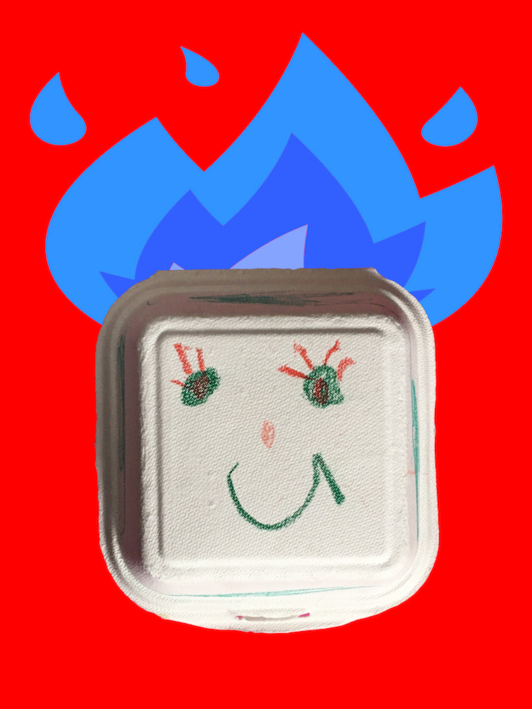 Foto: Pappkarton mit Gesicht vor rotem Hintergrund mit blauen Flammenhaaren